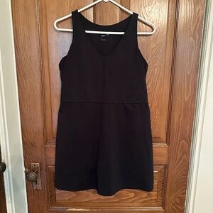 GAP Black Sleeveless V-Neck Golf/Tennis Dress